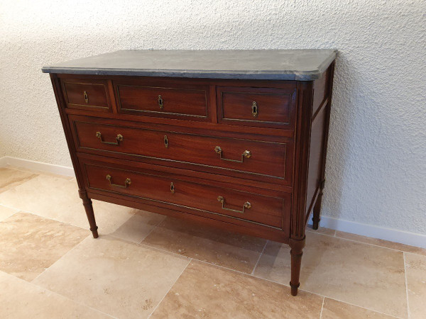 Commode, Mahogany, Louis XVI, Late 18th/early 19th century.