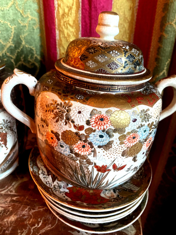 Rare six-cup coffee service set "Satsuma" Japan 19th century richly decorated with scenes and flowers on enameled earth