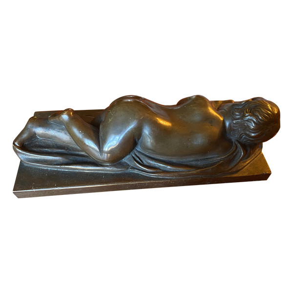 Very fine bronze patina medal of a "Putto", nude sleeping on a sheet from the 19th century