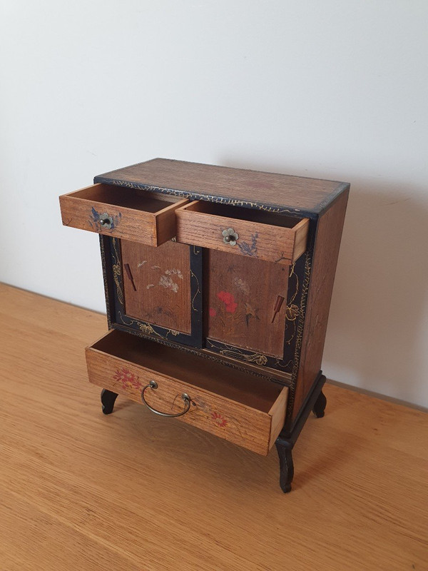 Japon , Petit Cabinet , Bois Et Laque , Début XX°.