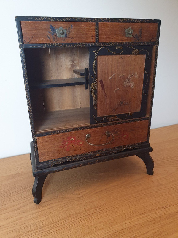 Japon , Petit Cabinet , Bois Et Laque , Début XX°.