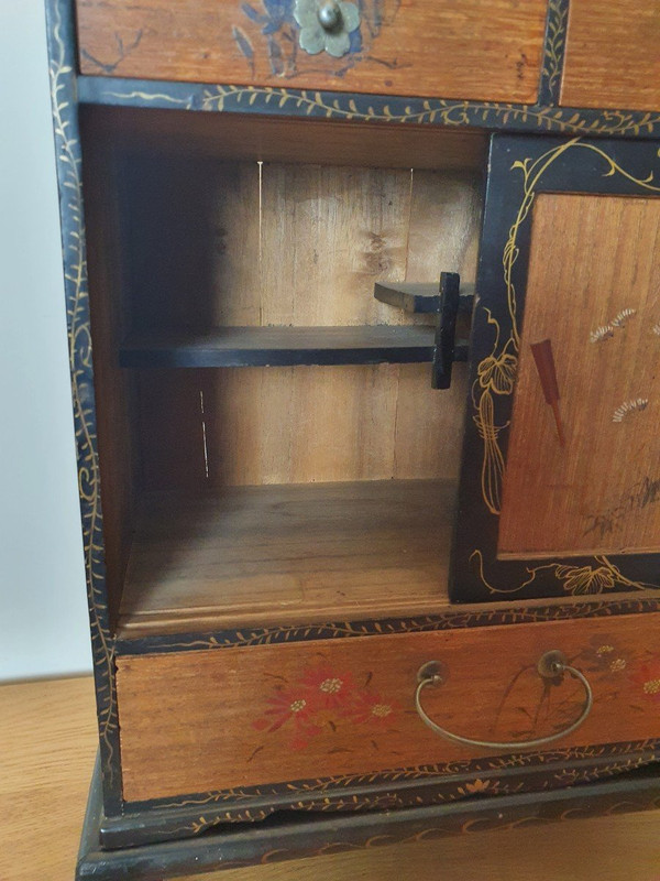 Japon , Petit Cabinet , Bois Et Laque , Début XX°.