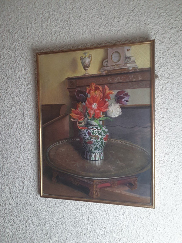 Veduta di interno con vaso cinese e tulipani , pastello, metà del XX secolo.