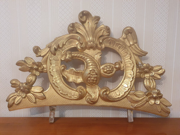 Beaucaire Mirror Pediment, Wood And Golden Stucco, 18th Century.