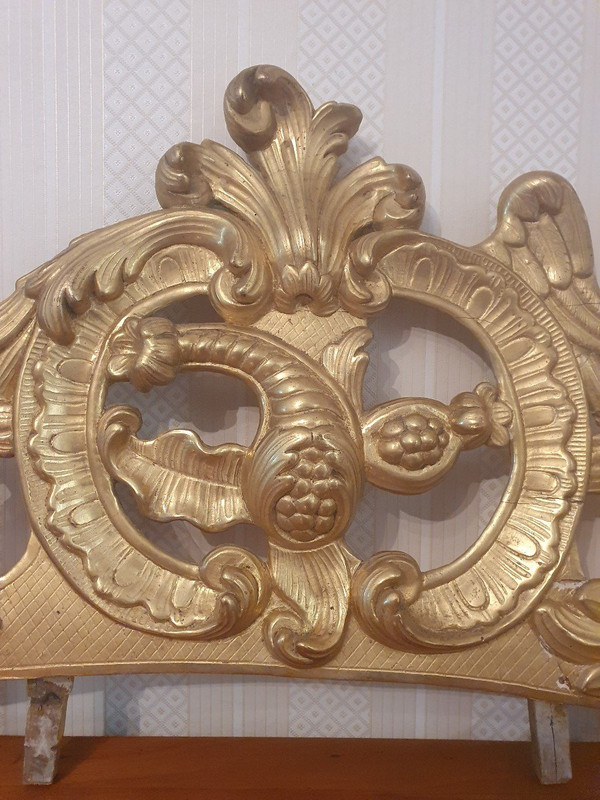 Beaucaire Mirror Pediment, Wood And Golden Stucco, 18th Century.