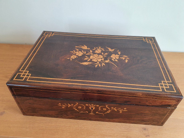 Coffret à Châle , Palissandre Et Bois Clair , Charles X, XIX°.