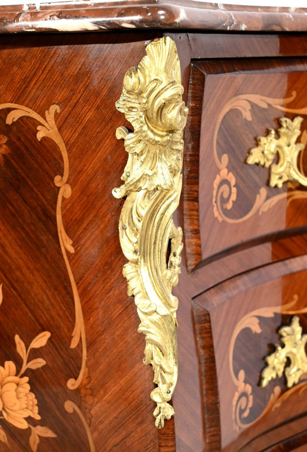 Petite Commode-Tombeau en Palissandre et Bois de Violette, style Transition Louis XIV  Louis XV – Début XXe