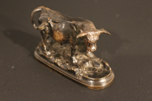 Small bull sculpture