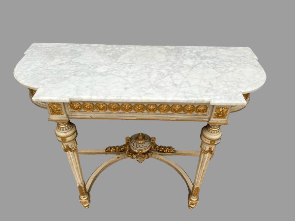 1/2 MOON CONSOLE IN LACQUERED AND GILT WOOD, NAPOLEON III PERIOD WITH A MARBLE TOP