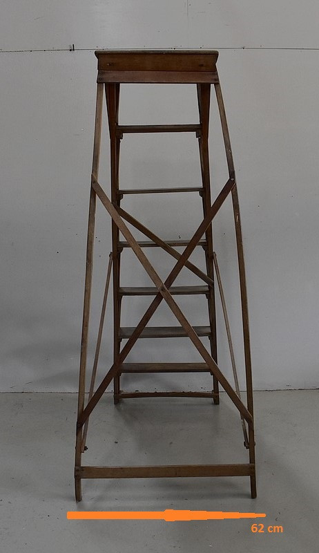 Beech Folding Trade Stepladder – 1940