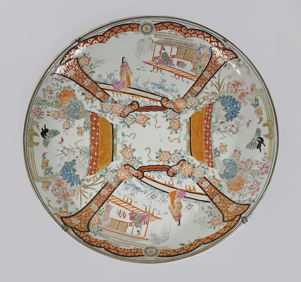 Important Japanese Porcelain Dish, Meiji era – 2nd part 19th century