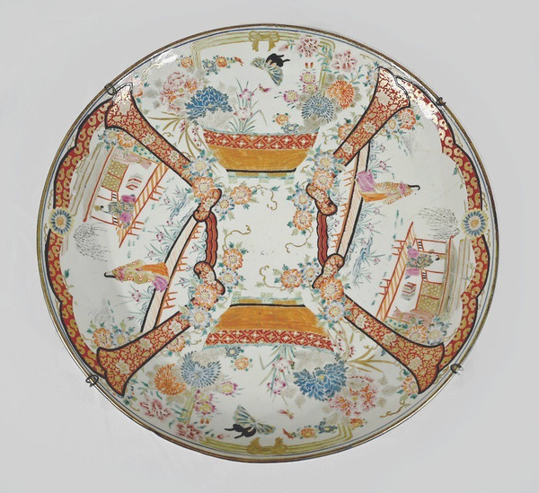 Important Japanese Porcelain Dish, Meiji era – 2nd part 19th century