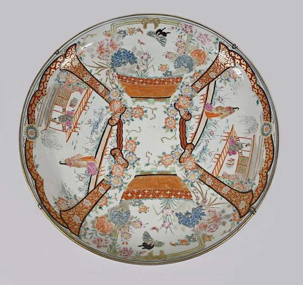 Important Japanese Porcelain Dish, Meiji era – 2nd part 19th century