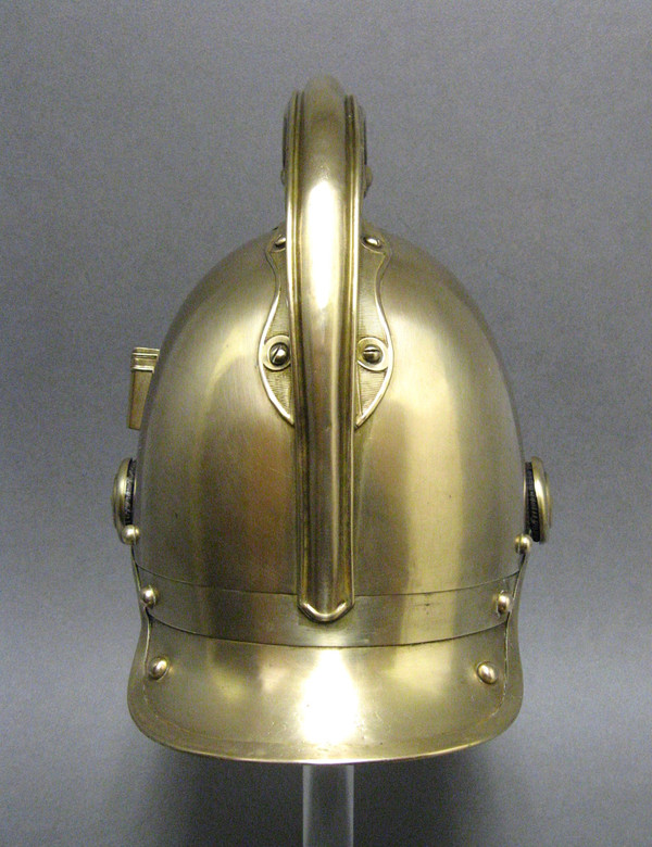 Feuerwehrhelm aus der Gemeinde Chevrière, Typ 1855, Zweites Kaiserreich.