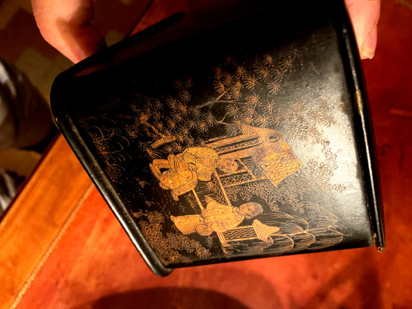 Black boiled cardboard tea box finely decorated with animated scenes in gold with two zinc compartments from the Napoleon III period