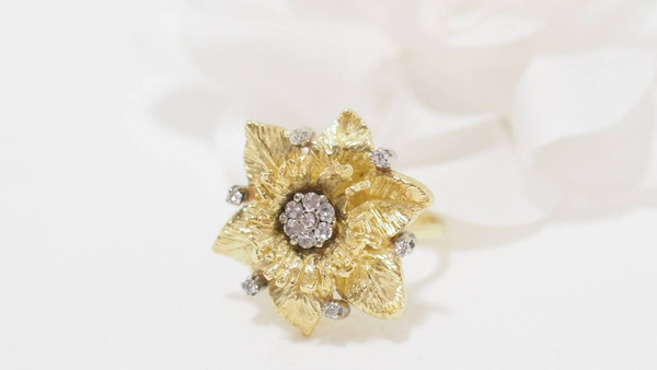 Vintage ring in yellow gold and diamonds