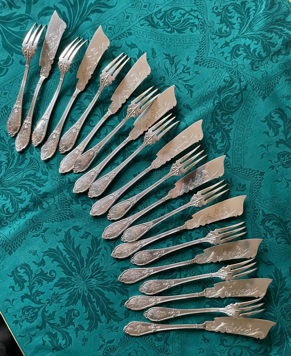 10 pieces of fish cutlery.