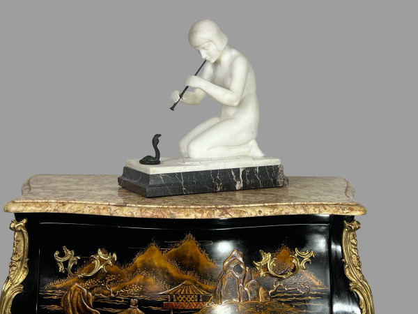 SCULTURA "GUGLIELMO PUGI" IN MARMO BIANCO ART DÉCO (INCANTATORE DI SERPENTI)