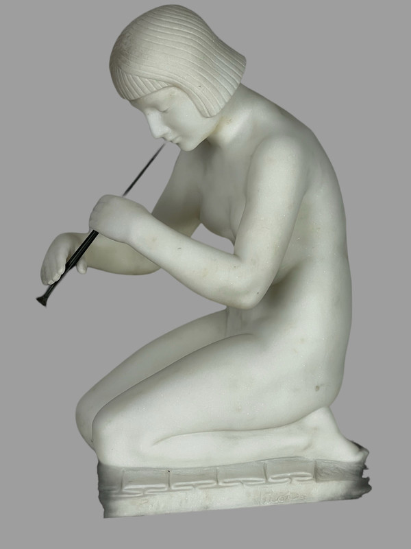 SCULTURA "GUGLIELMO PUGI" IN MARMO BIANCO ART DÉCO (INCANTATORE DI SERPENTI)