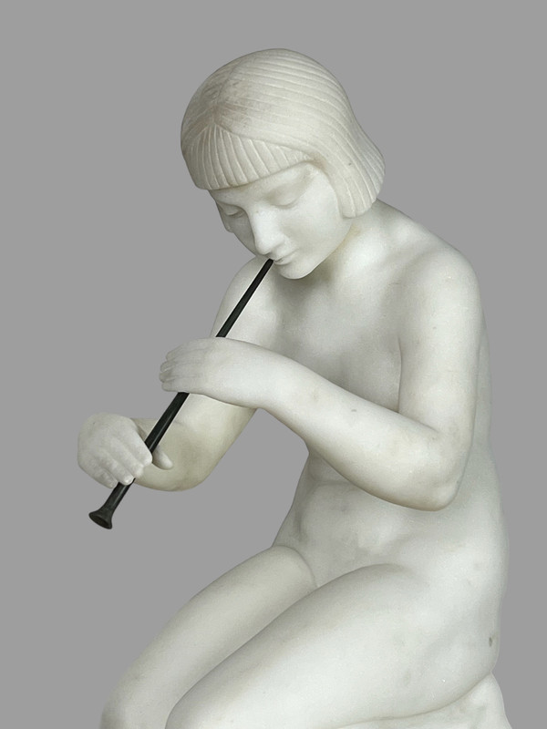 SCULTURA "GUGLIELMO PUGI" IN MARMO BIANCO ART DÉCO (INCANTATORE DI SERPENTI)