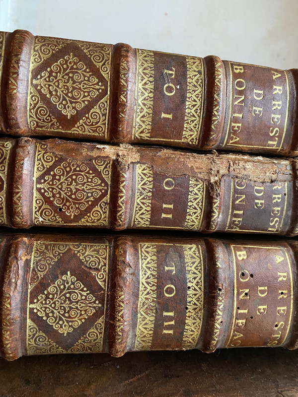 Deux fois trois volumes in folio de Droit et de Justice , Lyon 1689/1708 - et Paris 1725 A fine collection of two works.