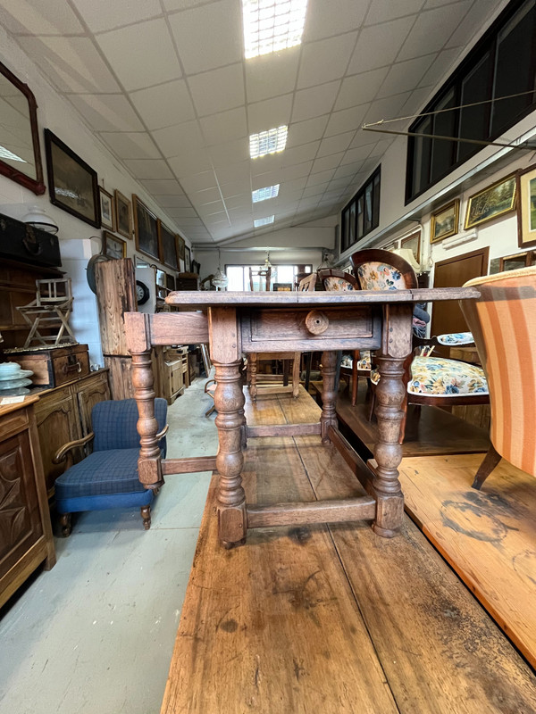 Table à manger en châtaignier 1800