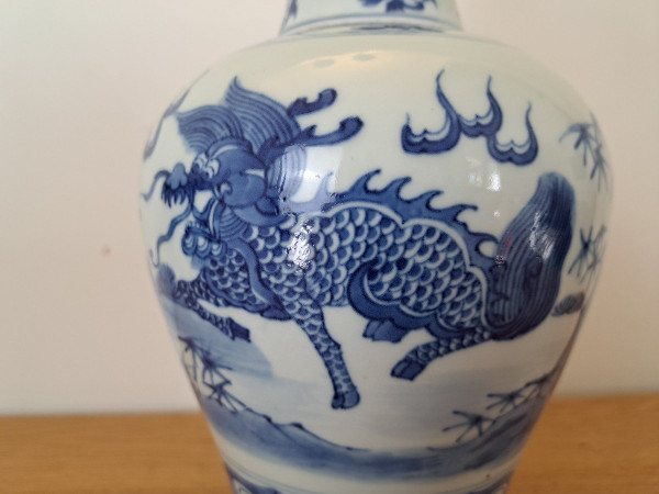 China , Covered pot , Porcelain White Blue , XX°.