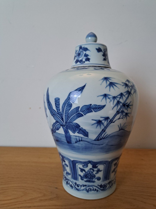 China , Covered pot , Porcelain White Blue , XX°.