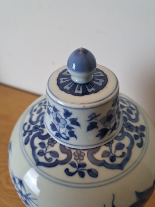 China , Covered pot , Porcelain White Blue , XX°.