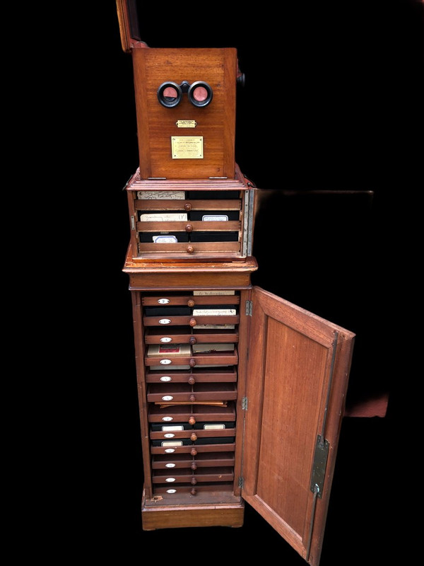 Taxiphote Stereoscopic Viewer With Mahogany Column