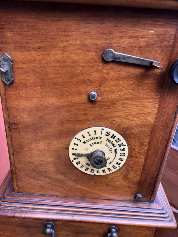 Taxiphote Stereoscopic Viewer With Mahogany Column