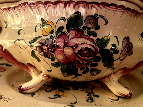 Beautiful large earthenware tureen decorated with flowers and its tray from Hannong 19th century with openwork lid in the Louis XV style.