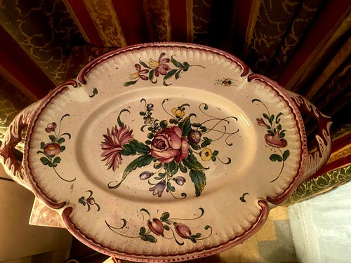 Beautiful large earthenware tureen decorated with flowers and its tray from Hannong 19th century with openwork lid in the Louis XV style.