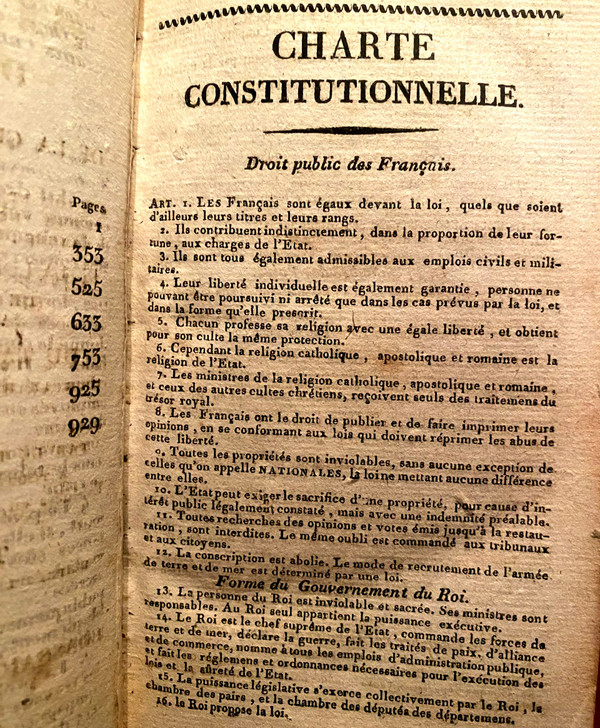 Un fort volume in 16 " Les six codes " du Royaume (Charles X )  troisième Edition à Paris chez Chassaignon 1828