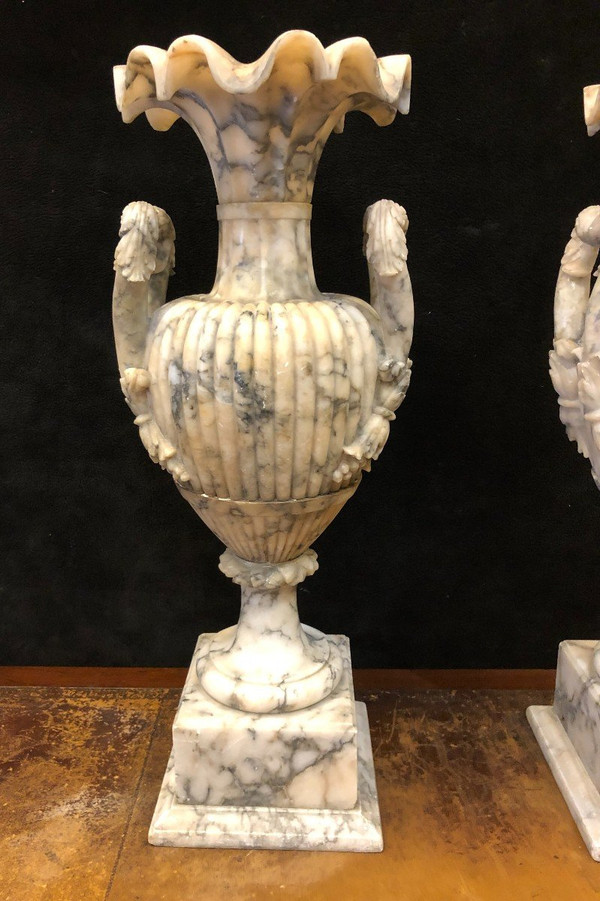 Grande Paire De Vases En Albâtre Italie Fin XIXème H : 72 Cm