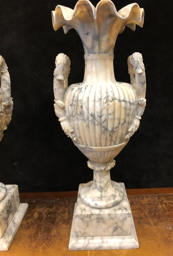 Grande Paire De Vases En Albâtre Italie Fin XIXème H : 72 Cm