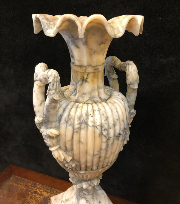 Grande Paire De Vases En Albâtre Italie Fin XIXème H : 72 Cm