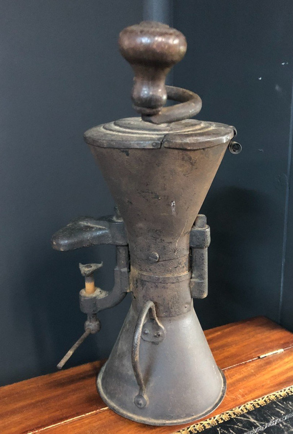 Important Louis XIV Coffee Mill Early 18th Century - Hourglass Model H: 37 cm