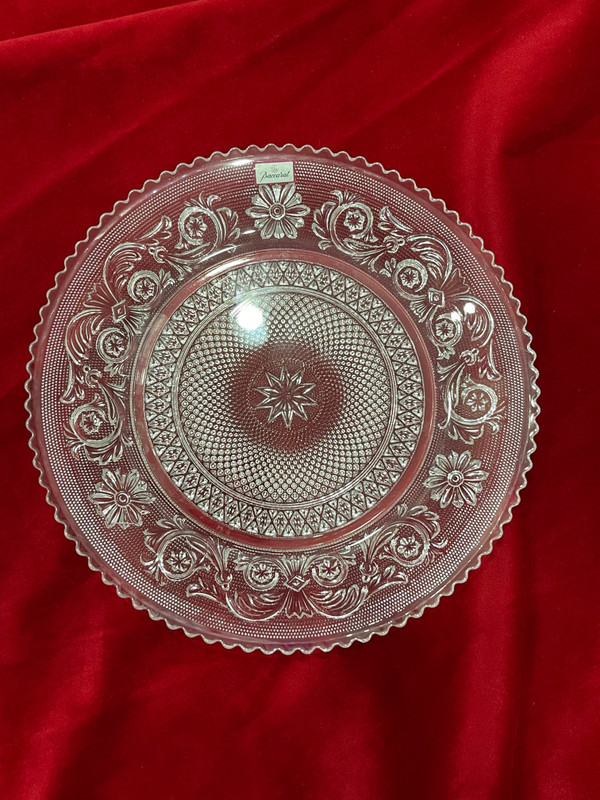 6 Baccarat crystal plates arabesque pattern