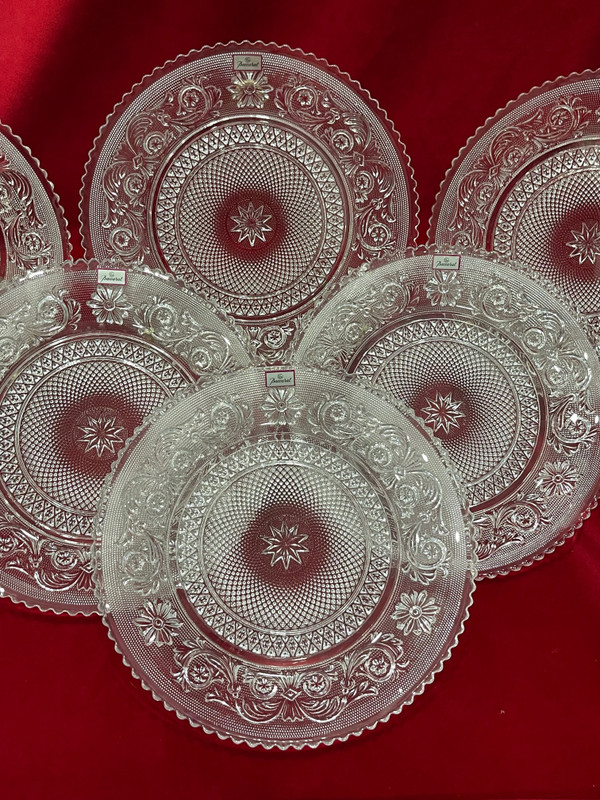 6 Baccarat crystal plates arabesque pattern