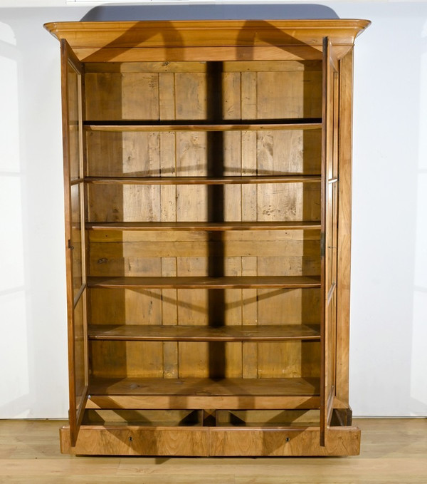 Important Walnut Property Library, Restoration period - Early 19th century