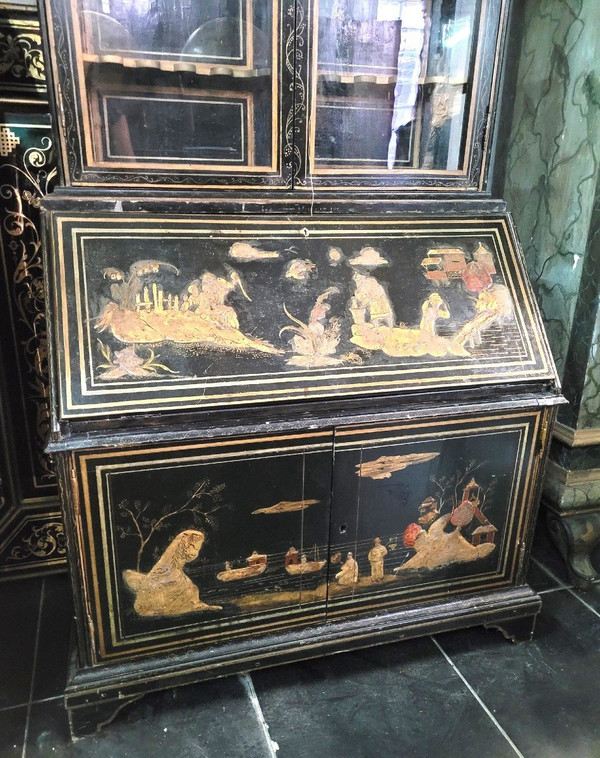 Große Scriban-Vitrine aus lackiertem Holz, Chinoiserie, Ende des 18. und Anfang des 19. Jahrhunderts