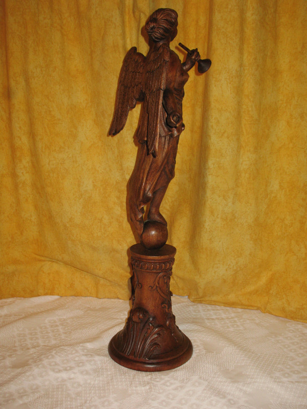 Victoire ailée Grande sculpture en bois époque 20ème