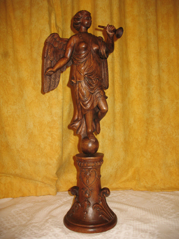 Victoire ailée Grande sculpture en bois époque 20ème