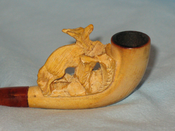 Meerschaum and amber pipe in its original case depicting a fox from the 19th century.