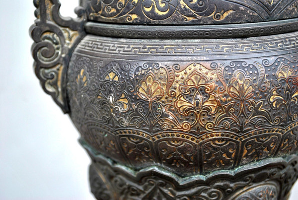 Damascene vase in the Zuloaga taste, France 19th century