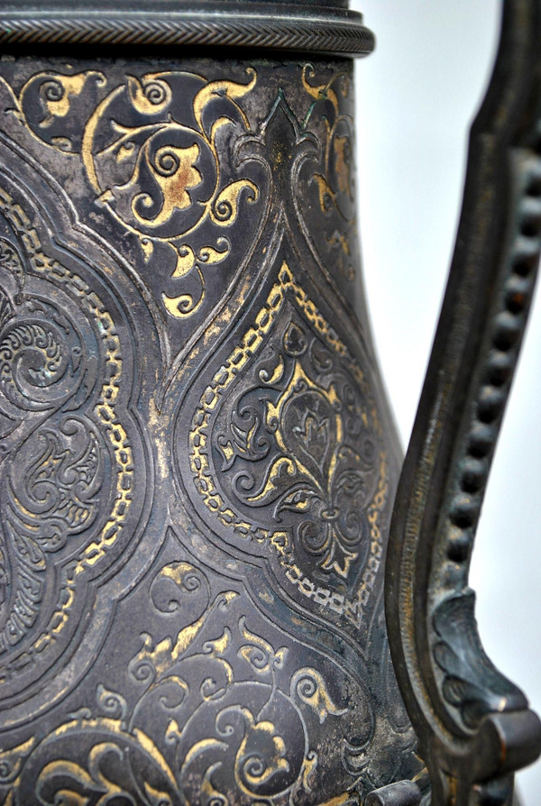 Damascene vase in the Zuloaga taste, France 19th century