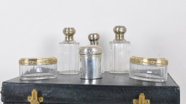 Coffret Nécessaire De Toilette En Cristal Et Argent, Monogrammé,  XIXème Siècle