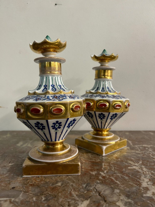 Pair De Flacons En Porcelaine De Paris XIXéme Siècle