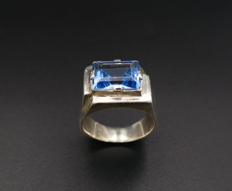 Art Deco Ring In Silver And Blue Spinel.